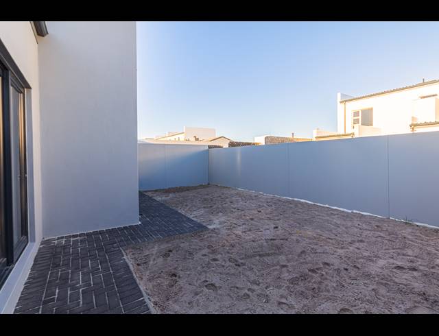 4 BEDROOM FREEHOLD FOR SALE IN SANDOWN